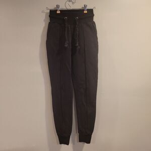 Lounge Apparel Sweatpants Braided cord detail and back pocket size XS